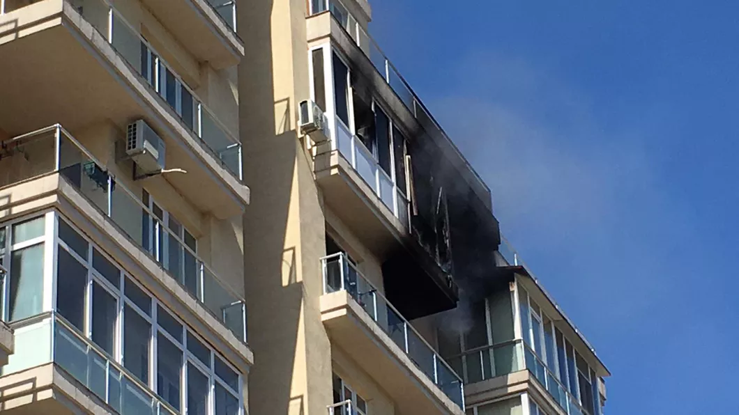 Incendiu puternic în zona Tătăraşi. Un apartament al unui bloc din Green Park cuprins de flăcări - EXCLUSIV GALERIE FOTO LIVE VIDEO UPDATE