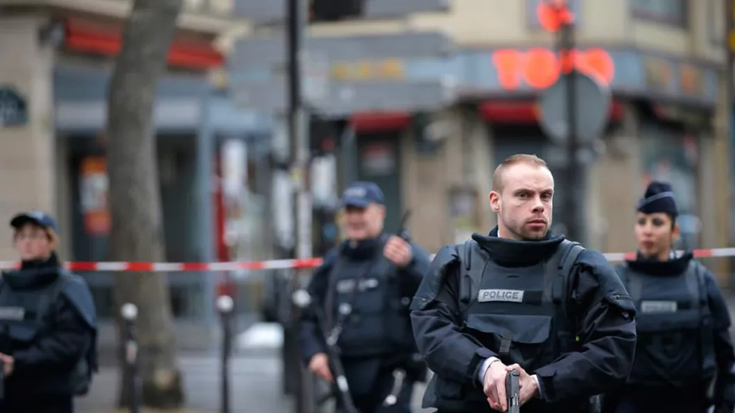 Situație alarmantă în Franța O poliţistă a decedat după ce a fost înjunghiată la intrarea într-o secţie de poliţie din Rambouillet - VIDEO