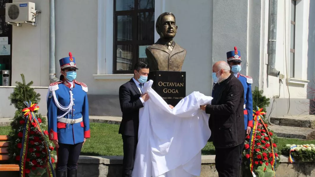 Reacție emoționantă a strănepotului lui Octavian Goga după dezvelirea bustului acestuia la Iași Inițiativa este a Ateneului Național - GALERIE FOTO