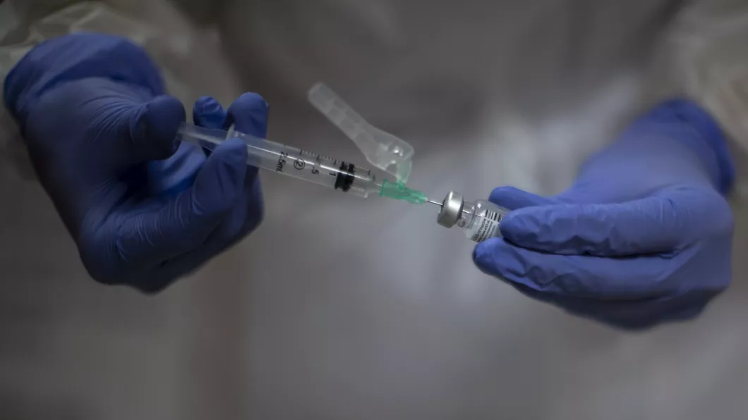 Locuitorii Poloniei au fost vaccinaţi cu tratament anti-riduri în locul serului Pfizer