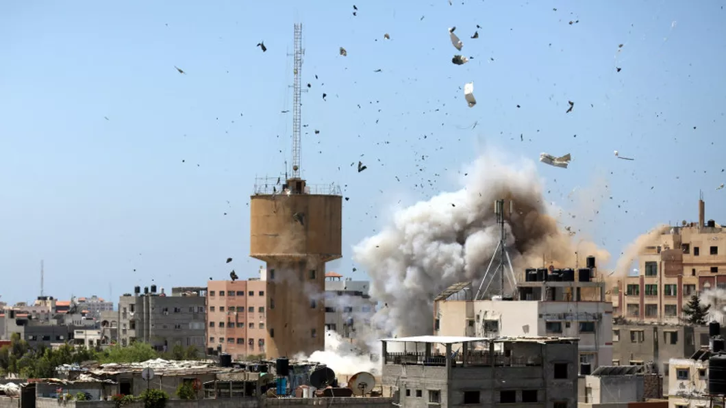 În a 7-a zi de război Hamas trimite o nouă ploaie de rachete către Tel Aviv și Beer Șeva. Casa șefului Hamas a fost bombardata de armata israeliană