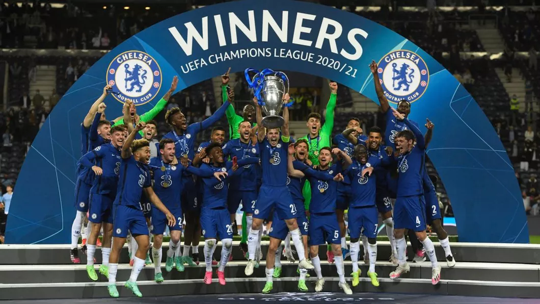 Chelsea a primit trofeul Champions League în timp ce adversarii de la Manchester City erau în lacrimi