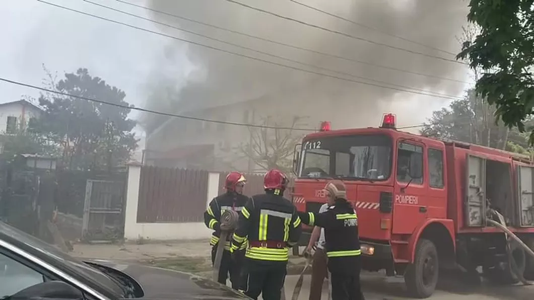 Incendiu în Eforie Sud Un imobil a fost cuprins de flăcări - VIDEO