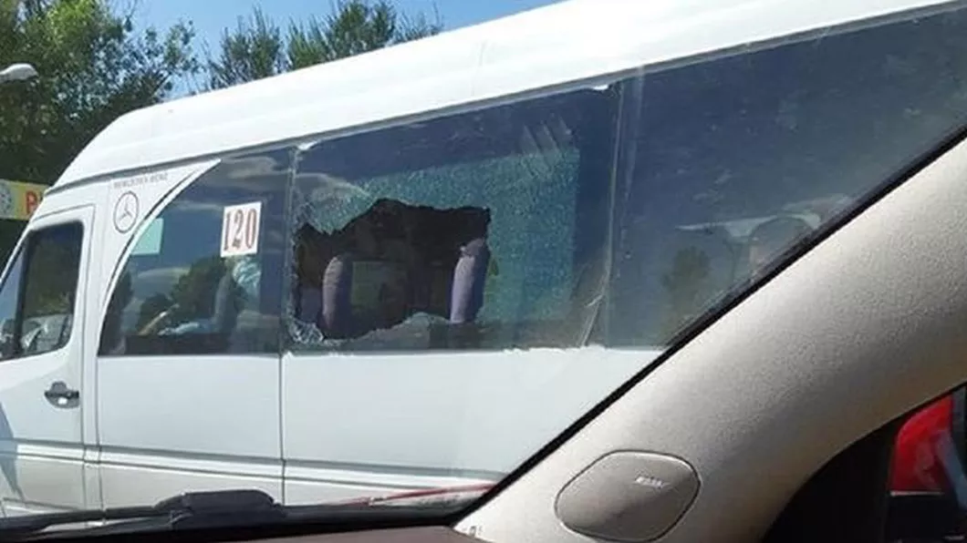 Împuşcături în Capitală. Geamul unui autobuz care transporta călători spart cu o bilă metalică