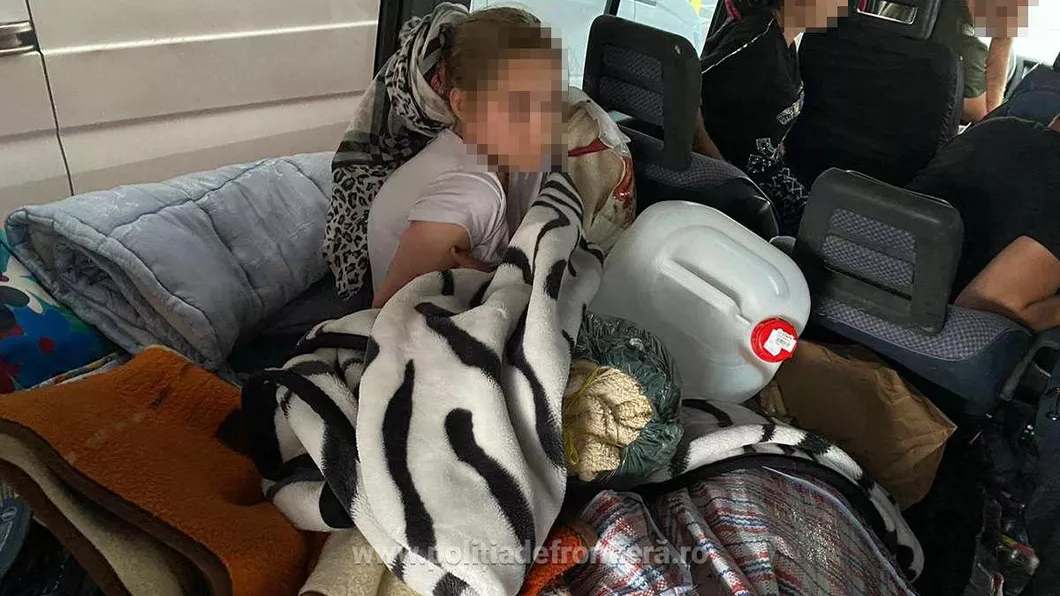 O fată de 15 ani ascunsă sub o pătură depistată de polițiștii de frontieră din Vama Borș