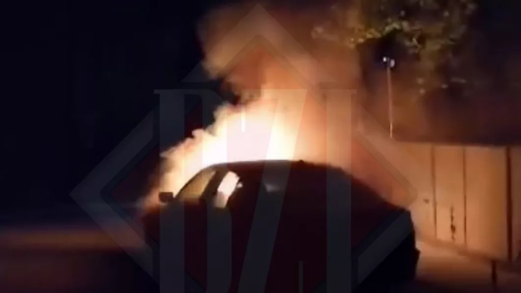 Intervenție de urgență a pompierilor în zona Ciric din Iași. Un autoturism a fost cuprins de flăcări. Proprietarul Era iubirea mea - Exclusiv GALERIE FOTO VIDEO