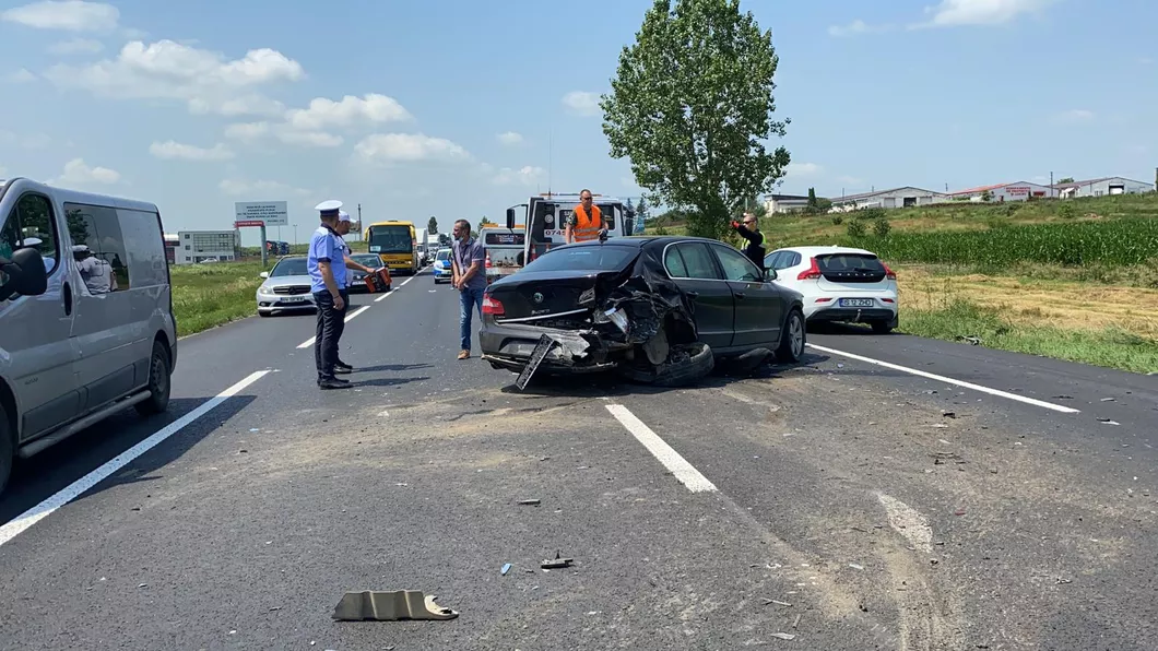 Accident violent pe drumul european Trei autoturisme s-au făcut zob şi mai multe persoane au fost rănite Exclusiv - LIVE VIDEO FOTO UPDATE