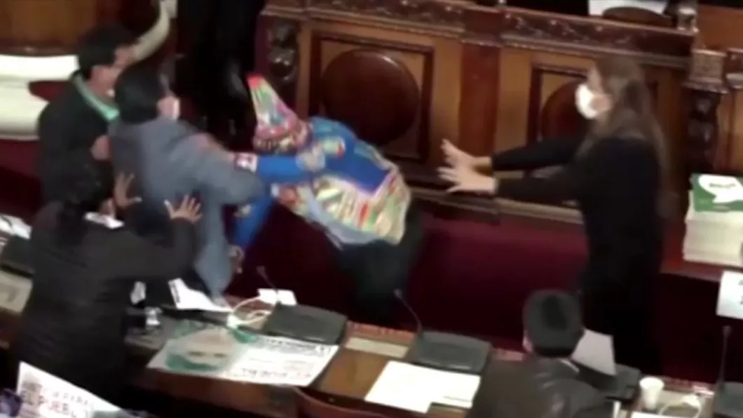 Bătaie generală în Parlamentul Boliviei. De la ce a pornit evenimentul violent - VIDEO