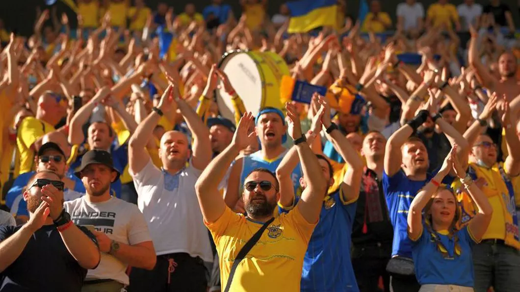 Ucrainenii cer explicații României după ce fanii echipei de fotbal nu au fost lăsați să intre pe stadion cu steagul Crimeii