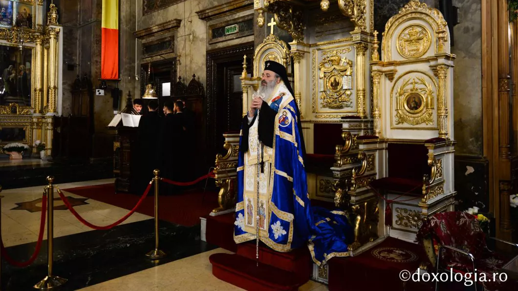 Slujba de Liturghie oficiată la Catedrala Mitropolitană din Iași Arhiepiscopia sărbătorește 380 de ani de la aducerea moaştelor Sfintei Cuvioase Parascheva - LIVE VIDEO FOTO