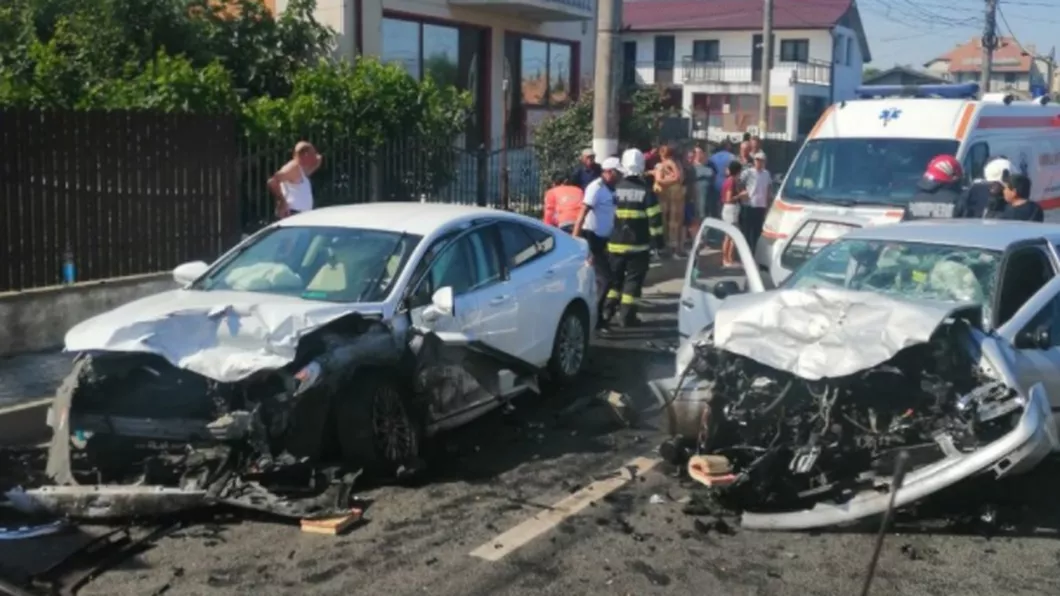 Accident rutier grav pe drumul dintre Constanţa şi Mangalia Maşinile a două grupuri de turişti s-au izbit frontal