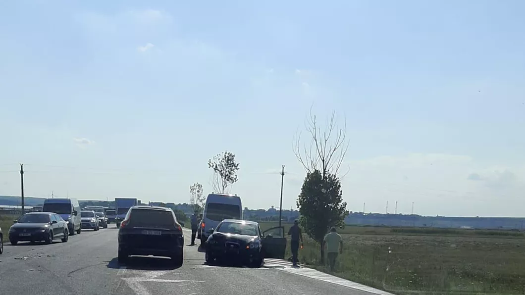 Accident rutier între Leţcani şi Podu Iloaiei. Mai multe autoturisme au fost implicate - EXCLUSIV FOTO