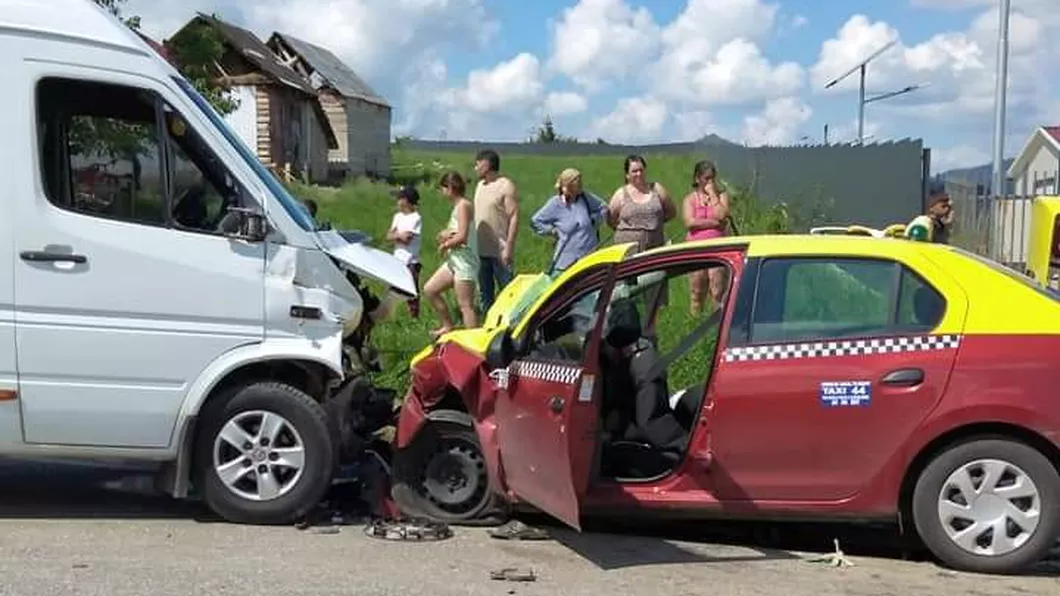 Accident rutier la Tg. Neamţ. Două femei aduse cu elicopterul SMURD la Iaşi