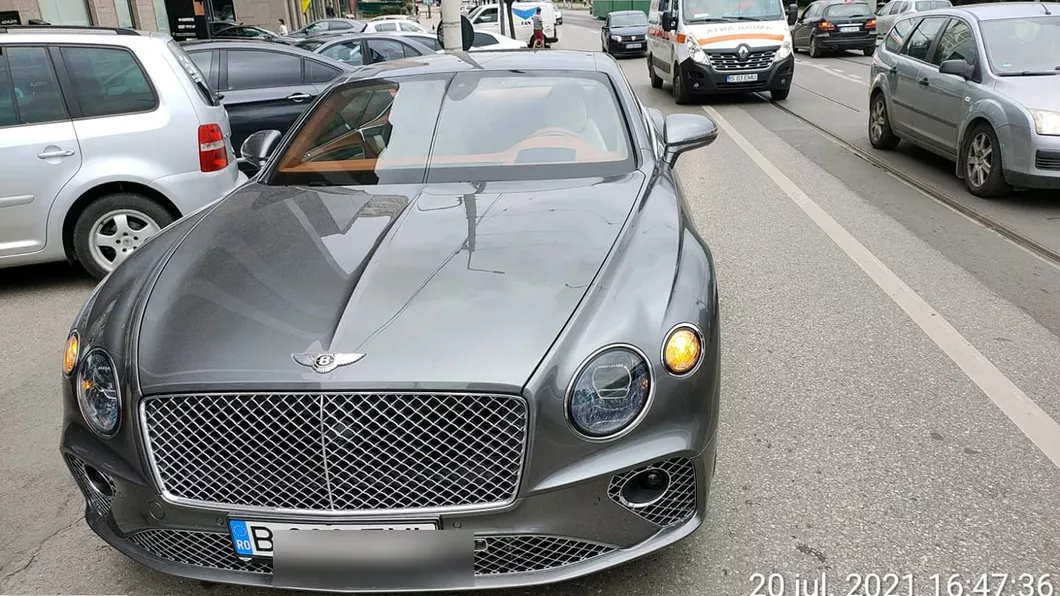 Șoferul unui autoturism marca Bentley a fost sancționat cu 725 lei și 3 puncte penalizare după ce a blocat prima bandă de circulație la Iași