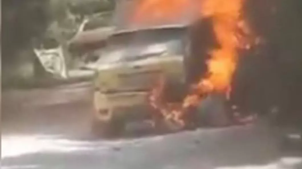 O maşină care participa la Raliul Sibiului a luat foc