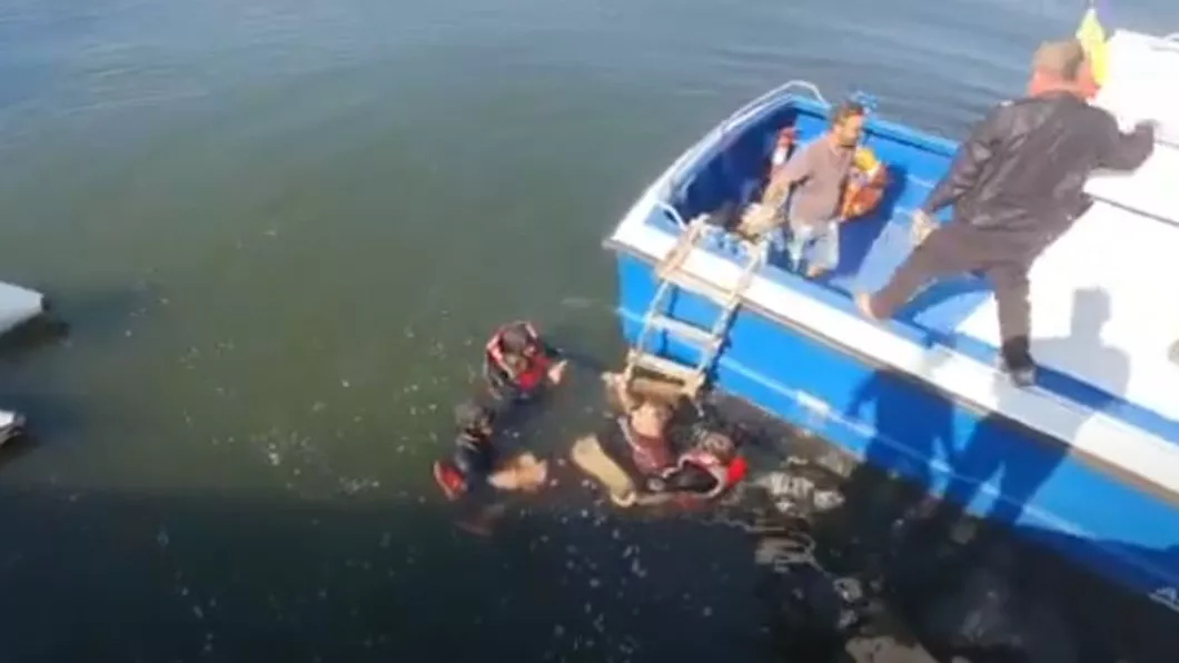 Sinucigaş salvat cu greu din Canalul Dunăre-Marea Neagră. Bărbatul refuza să fie scos din apă - VIDEO