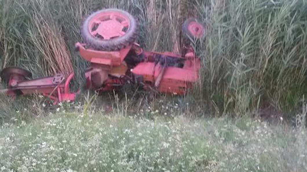 Un bărbat de 42 de ani din Dâmbovița a murit înecat după ce s-a răsturant cu tractorul într-un canal