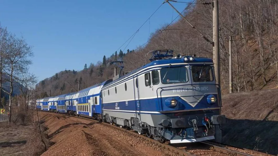 Incendiu localizat la locomotiva trenului Iași - Timișoara. 60 de călători se aflau în interior - Video