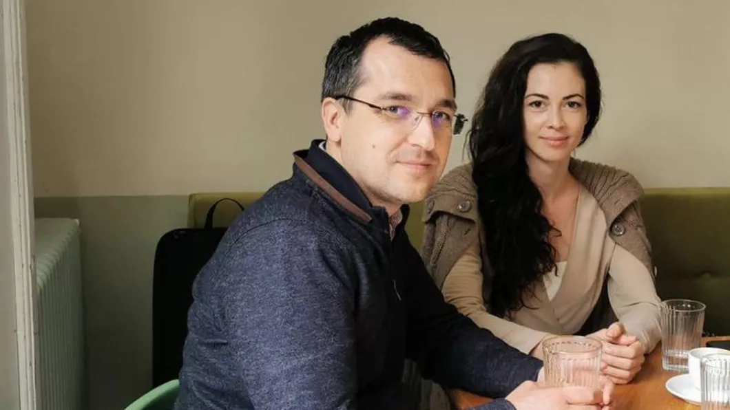 Vlad Voiculescu nu are soție Se iubește cu Laura Ștefănuț
