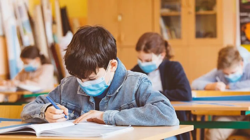 Reguli noi odată cu începerea noului an școlar Ioana Mihăilă ministrul Sănătății a vorbit despre obligativitatea măștii în unitățile de învăţământ