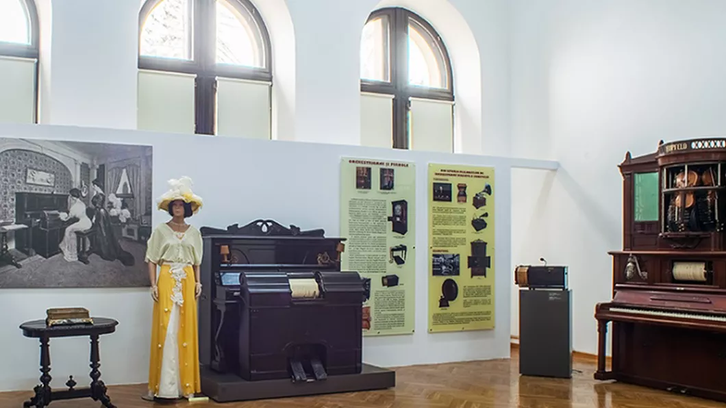 Recital de pian și expoziția temporară Retrospectiva telefoanelor mobile puncte de atracție pentru public ale Muzeului Științei și Tehnicii Ștefan Procopiu Iași