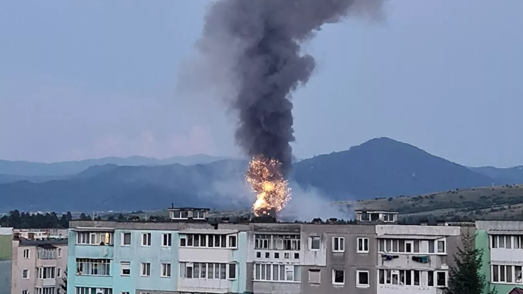 O explozie puternică la Uzina Tehnică Tohan din Brașov. O persoană ar fi prinsă în interior iar alte două intoxicate cu fum - Video