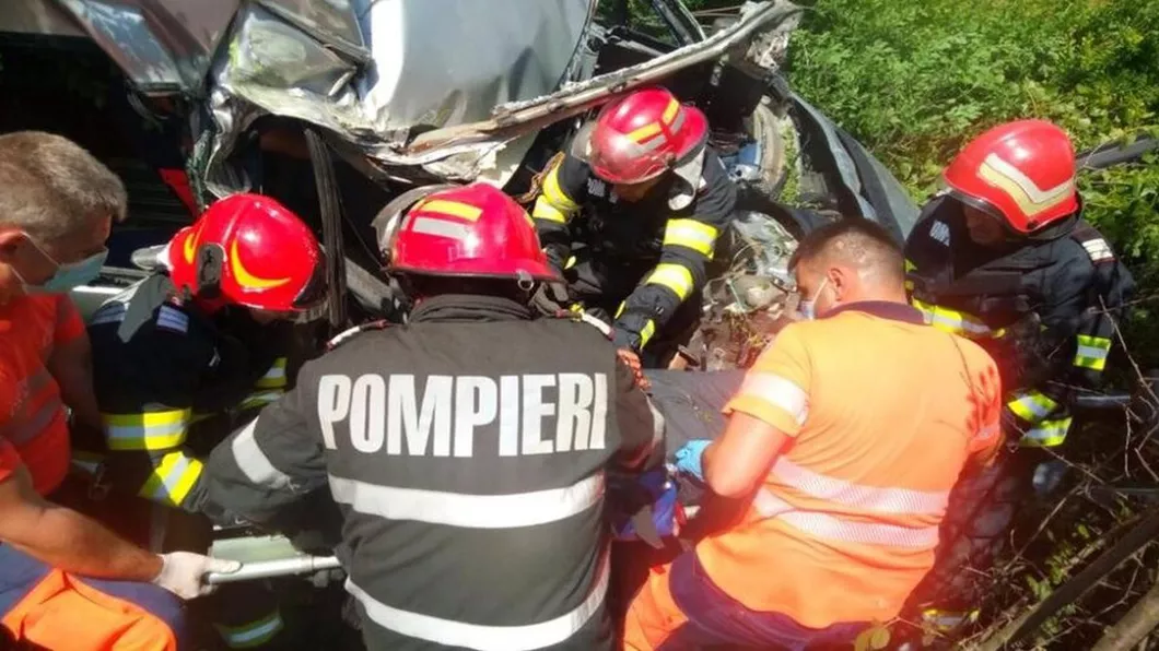 Impact devastator pe o stradă din Iași Un tânăr aflat la volanul unui Mercedes a comis accidentul rutier mortal. Victima nu a avut nicio șansă
