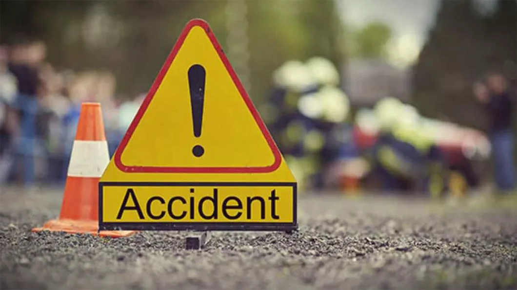 Patru persoane între care un copil de trei ani rănite după ce două autoturisme s-au ciocnit frontal pe DN 7 Traficul este blocat
