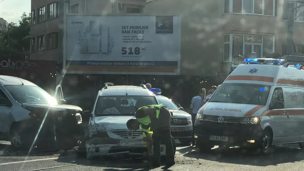 Accident rutier în zona Tudor Vladimirescu din Iași Au fost implicate mai multe mașini - EXCLUSIV GALERIE FOTO