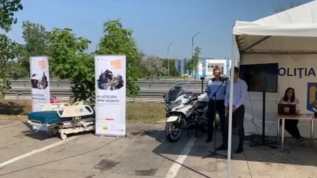 Vedere din spital campanie derulată de Poliția Română cu scopul prevenirii accidentelor rutiere. Un pat de spital a fost amplasat la o benzinărie de lângă Autostrada Soarelui