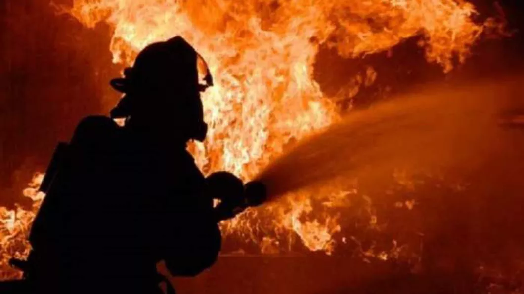Incendiu în comuna Probota O casă a fost cuprinsă de flăcări - EXCLUSIV