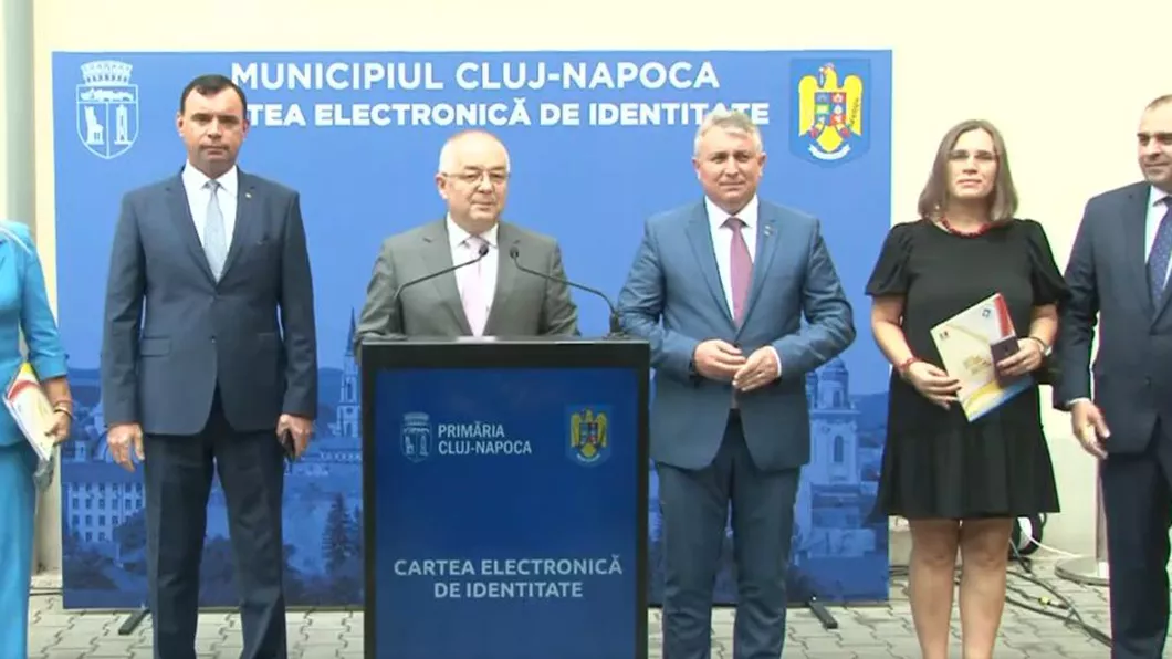 S-au emis primele cărţi de identitate electronice într-un proiect pilot la Cluj Napoca. Ministrul Lucian Bode a făcut anunţul. Cum vor arăta buletinele - VIDEO