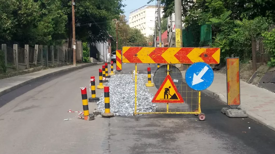 Iată cum a fost abandonată strada Săulescu din centrul orașului Iași la o săptămână după ce s-a surpat -FOTO