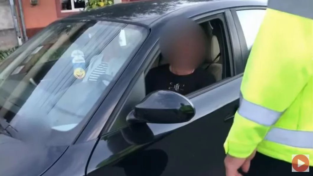 Șoferiță băută criză de isterie când este trasă pe dreapta de un polițist în Lugoj - VIDEO