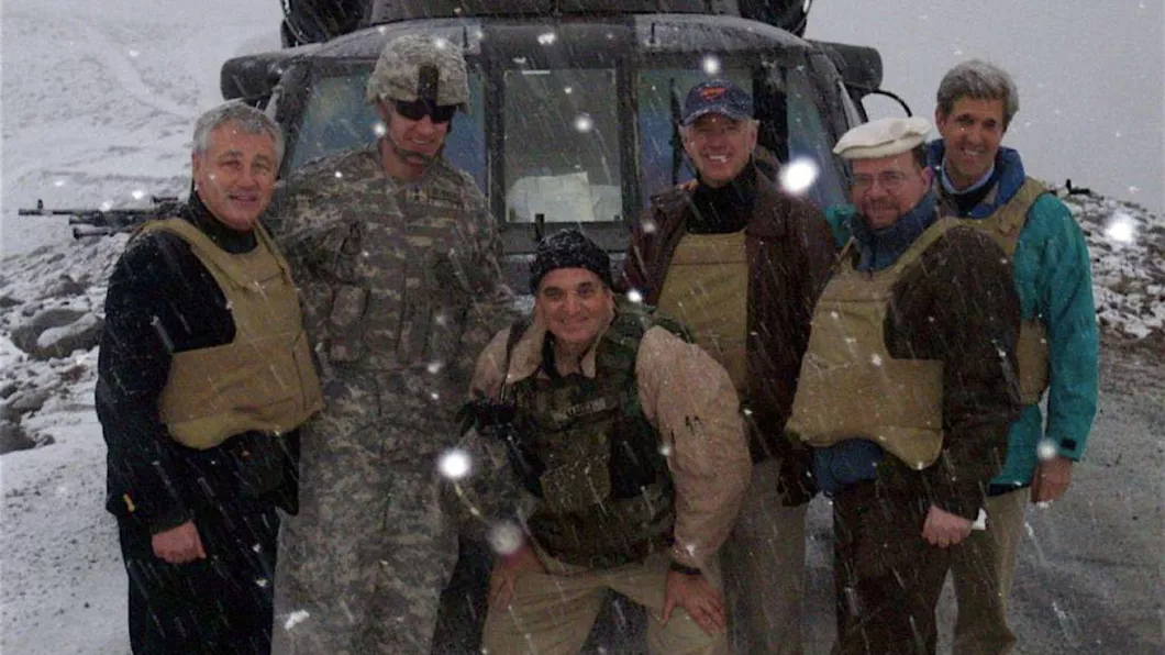 Fostul interpret al trupelor americane cel care l-a salvat pe Joe Biden în Afganistan se roagă de președinte să-l salveze