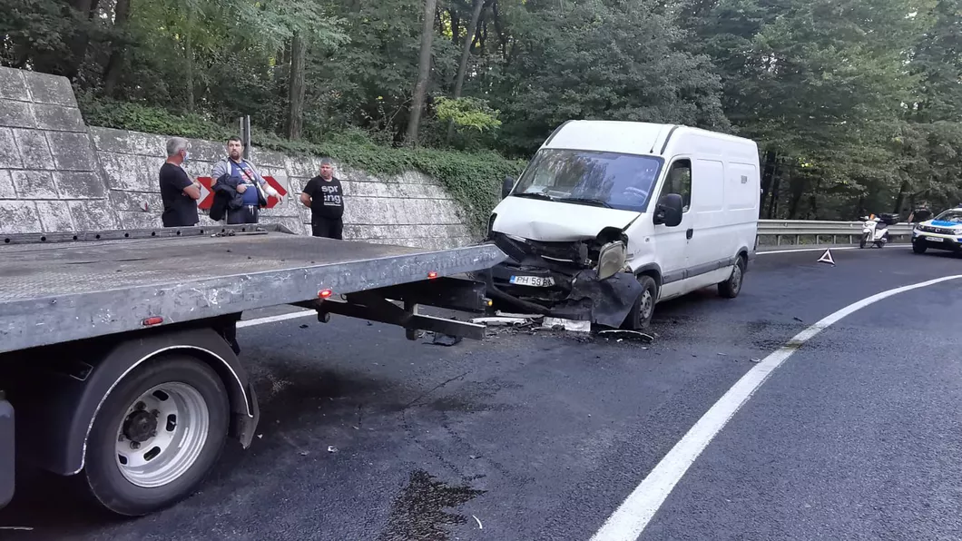 Accident rutier în Iaşi. Două autoturisme s-au izbit pe şoseaua Bucium - EXCLUSIV FOTO VIDEO