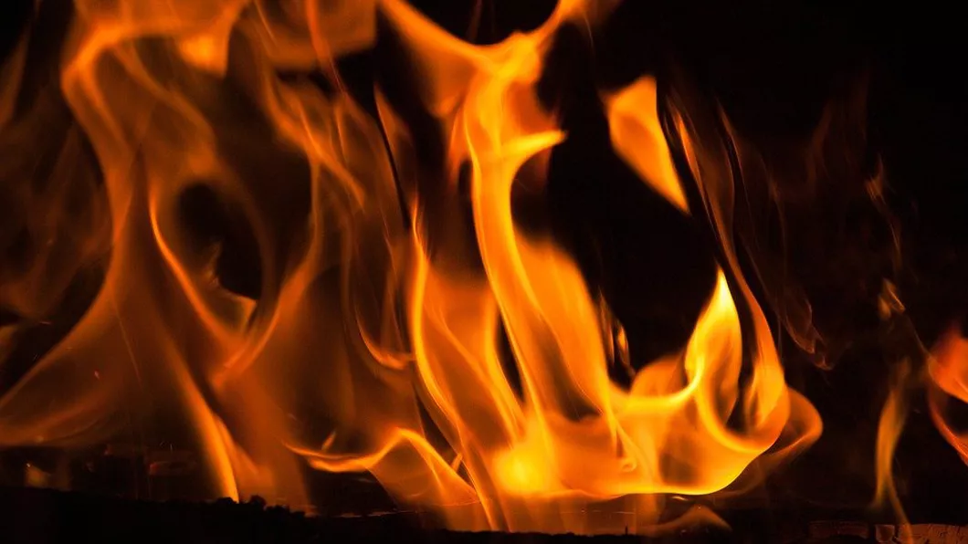 Incendiu auto în localitatea Țibănești în județul Iași