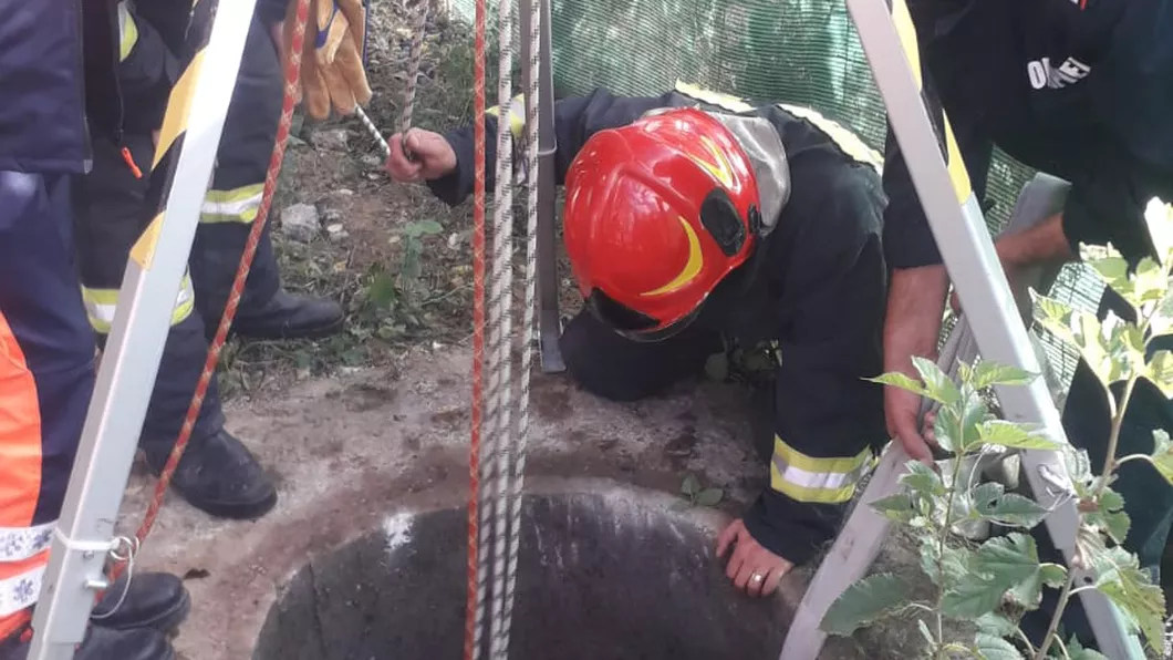Intervenție specială pentru salvarea unei femei căzute într-o fosă din județul Vaslui