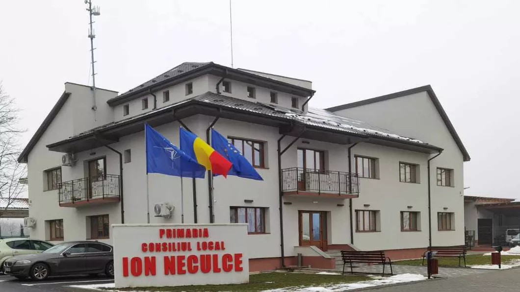 Firma patronată de afaceristul Valeriu Iftime vrea să aducă echipamente pentru școlile din județul Iași Contractul este de 100.000 de euro