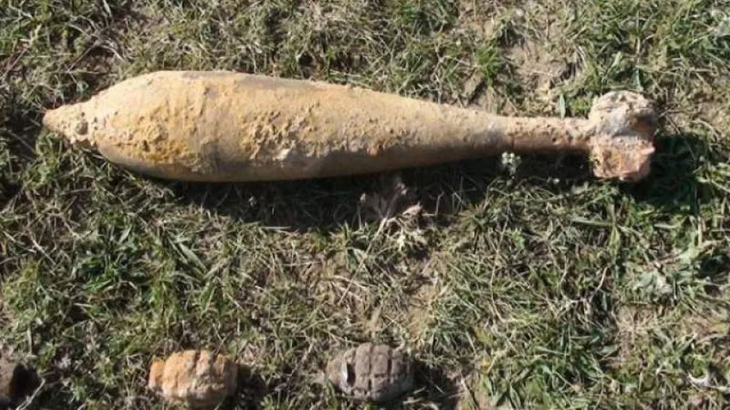 Muniție de război descoperită la doi pași de Iași. Proiectil din Al Doilea Război Mondial găsit pe câmp la Valea Adâncă