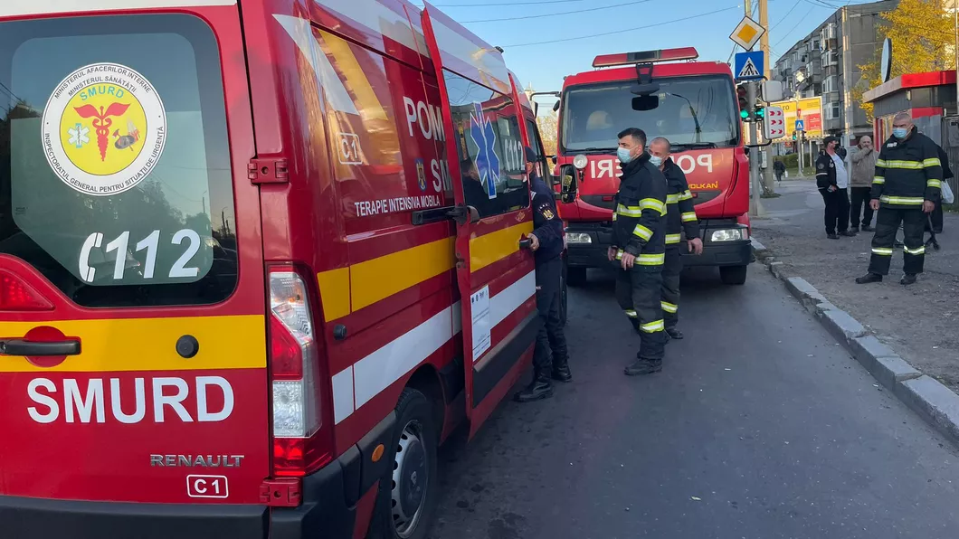 Clipe de groază pentru un șofer în zona Sirajului. Acesta a făcut infarct în timp ce se afla la volan. Mai multe ambulanțe au fost prezente la fața locului -FOTO VIDEO