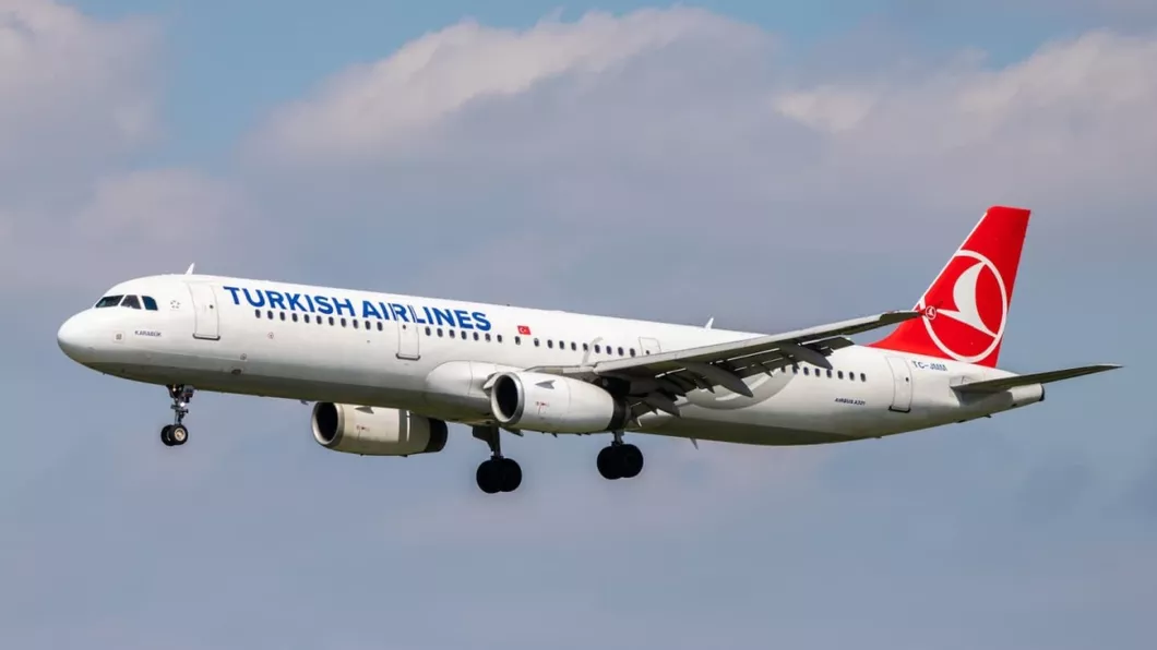 Compania Turkish Airlines vrea să deschidă un zbor permanent Iași-Istanbul Detalii despre cursa către cel mai mare oraș din Turcia