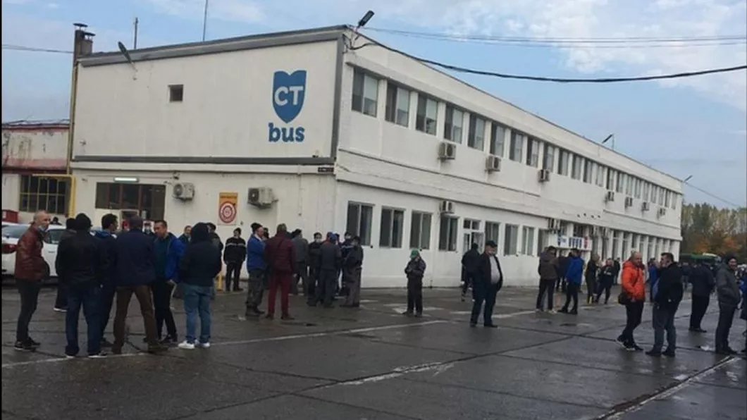 Protest în Constanța. Autobuzele nu vor circula până când primarul Vergil Chiţac nu va discuta cu angajații CT Bus