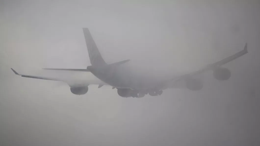 Două zboruri către Iași au fost afectate din cauza ceții dense