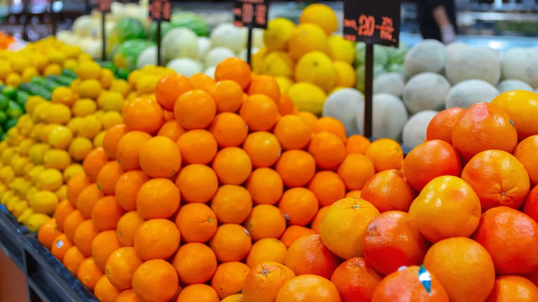 Aproximativ cincizeci de tone de fructe care conțineau pesticide descoperite în România