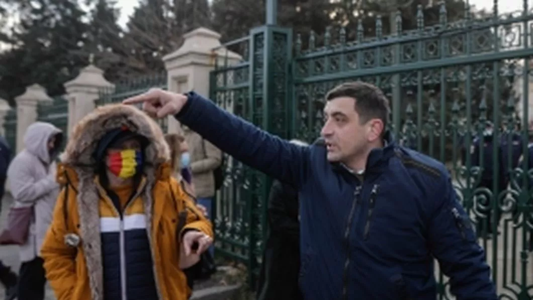 Scandal în timpul mitingului din București. Forțele de ordine au aplicat spray lacrimogen iar George Simion s-a pus în fruntea protestatarilor Toți jandarmii din Capitală mobilizați de urgență