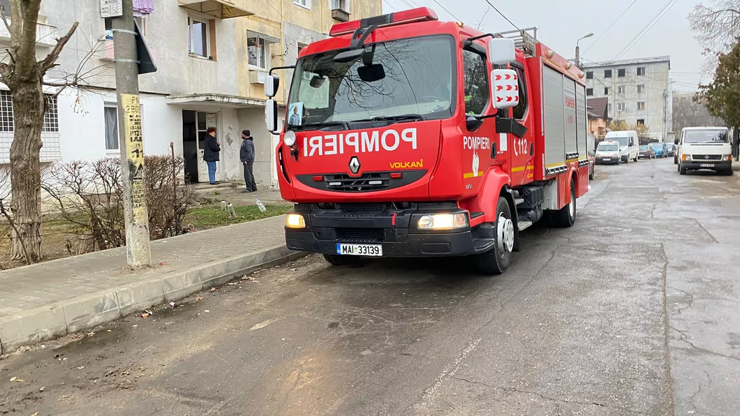 Incendiu în municipiul Iaşi. Tabloul electric de pe casa scării unui bloc a luat foc - EXCLUSIV FOTO