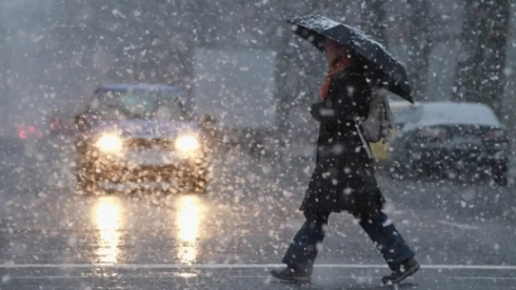 Iarna s-a instalat la Iaşi Prima ninsoare a fost surprinsă în Paşcani