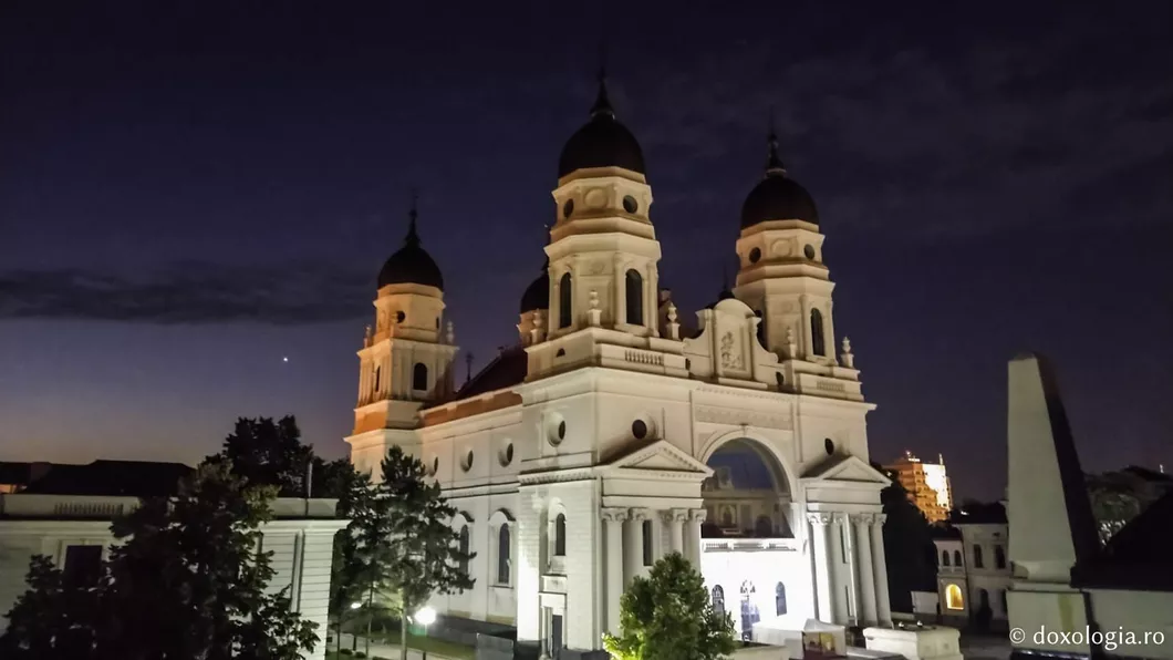 Slujbă la Mitropolia Moldovei și Bucovinei din Iași în noaptea dintre ani