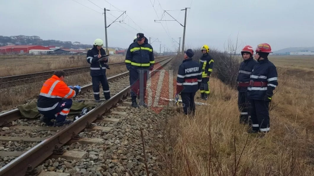 Accident feroviar în Târgu Frumos O persoană a ajuns în stare gravă la spital după ce a fost acroșată de un tren. Elicopterul SMURD Iași a preluat-o - EXCLUSIV UPDATE